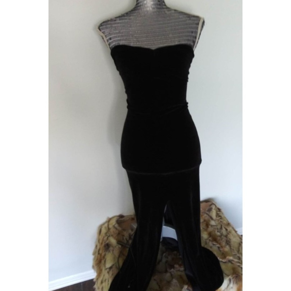 BLACK VELOUR GOWN- FORM FITTING
